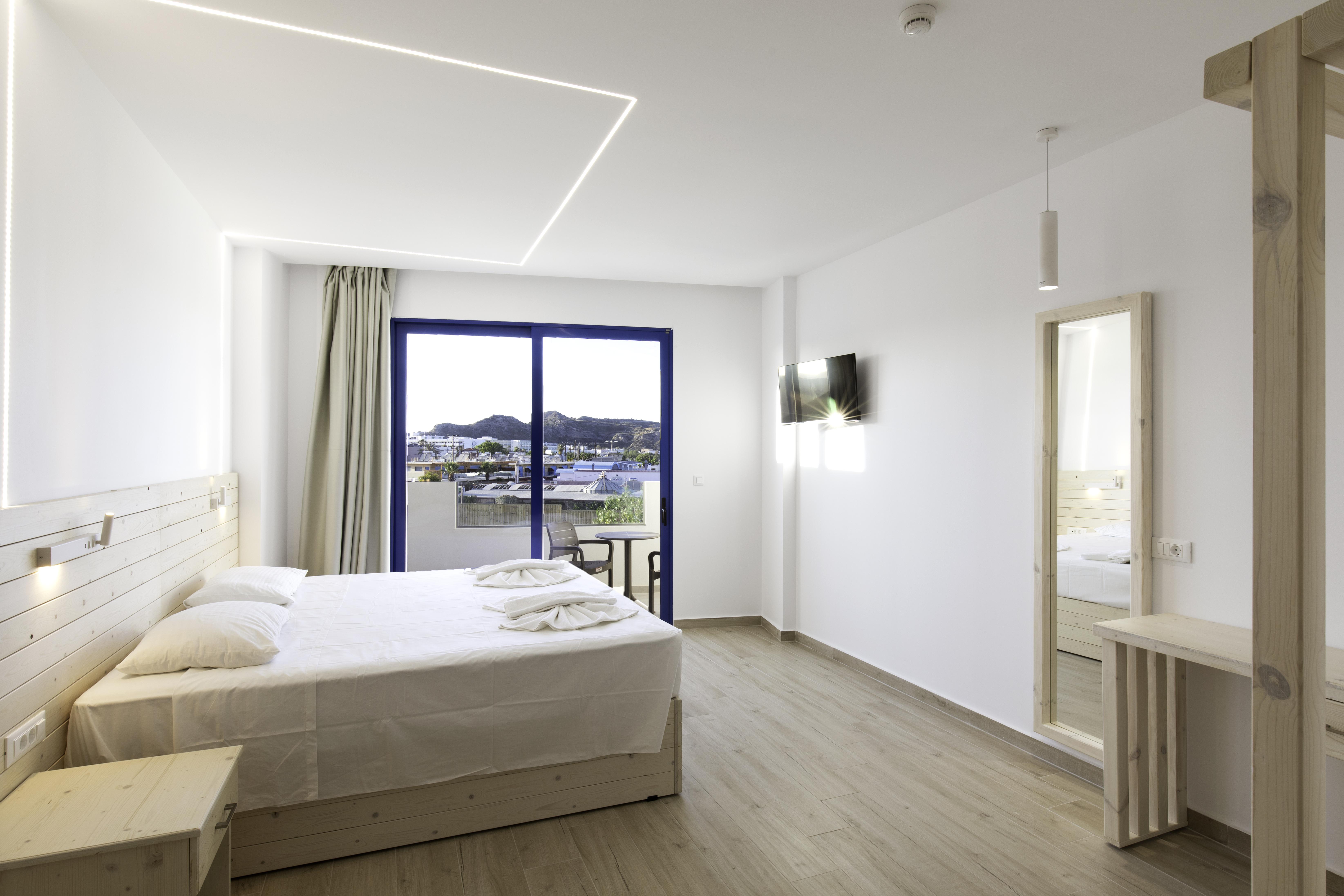 Deluxe, Double Bed, Side Sea View, Balcony or Terrace