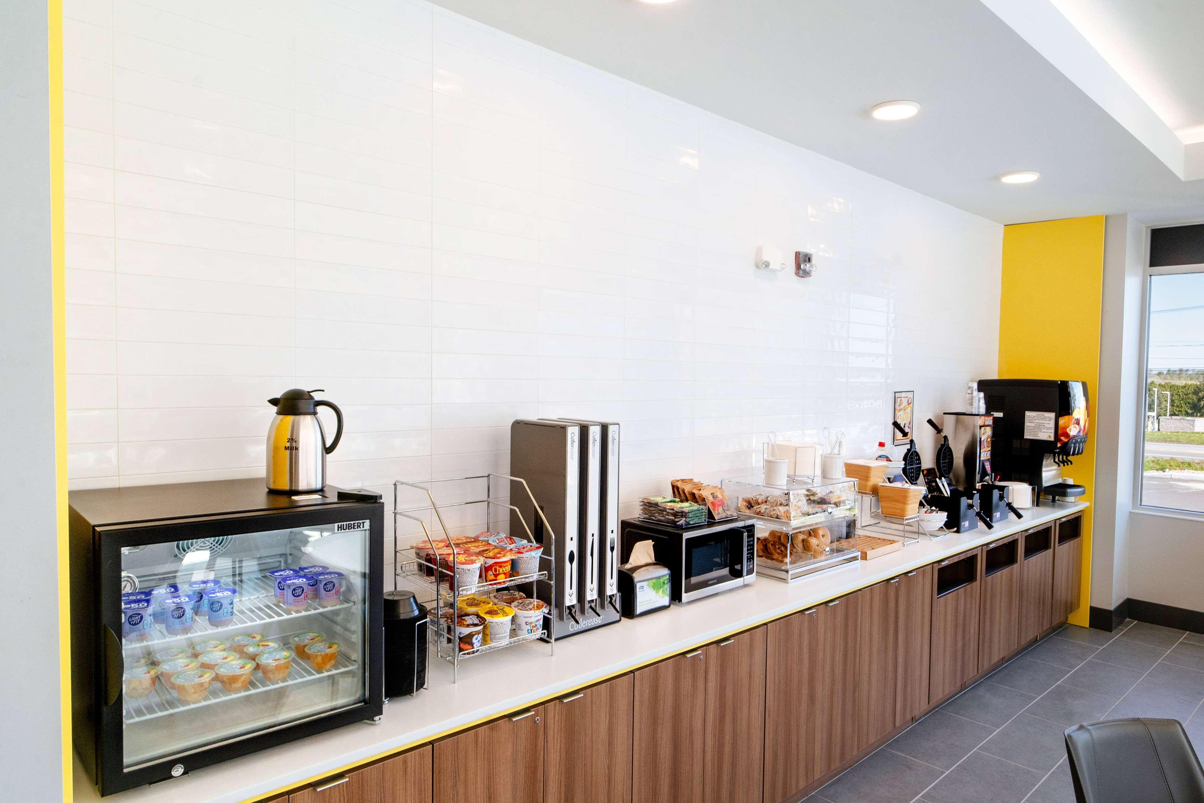 Microtel Inn & Suites by Wyndham Newark NY 7/27
