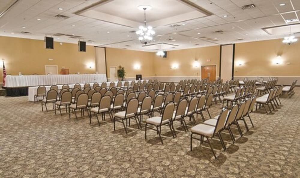 Alexandria Inn and Suites and Conference Center 25/32