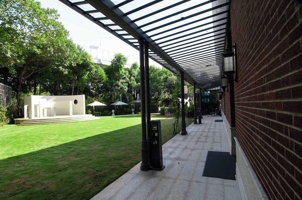 Royal Grace Hotel 45/49