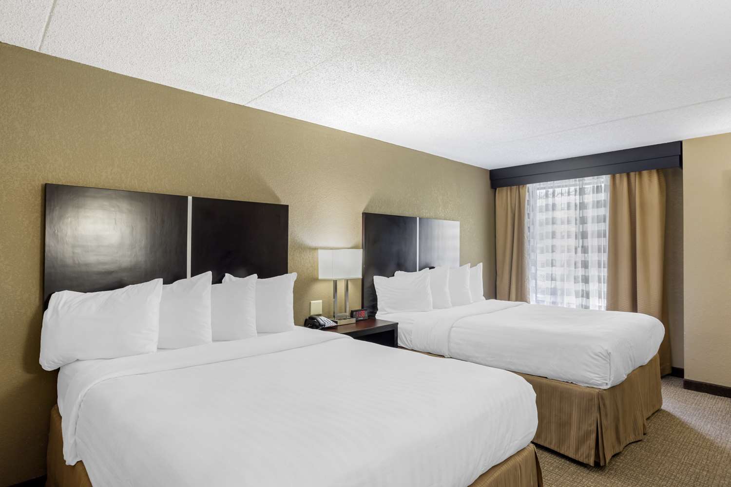 Suite, 2 Queen Beds, 2 Bathrooms, Sofa, Living Area
