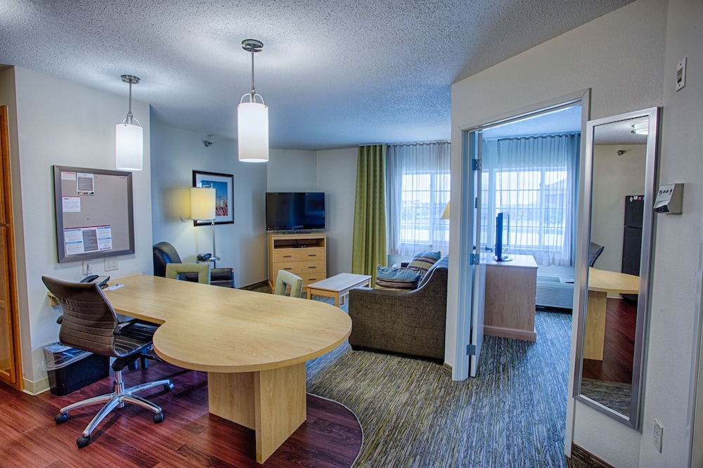 Candlewood Suites Fargo N Dakota State University 33/56