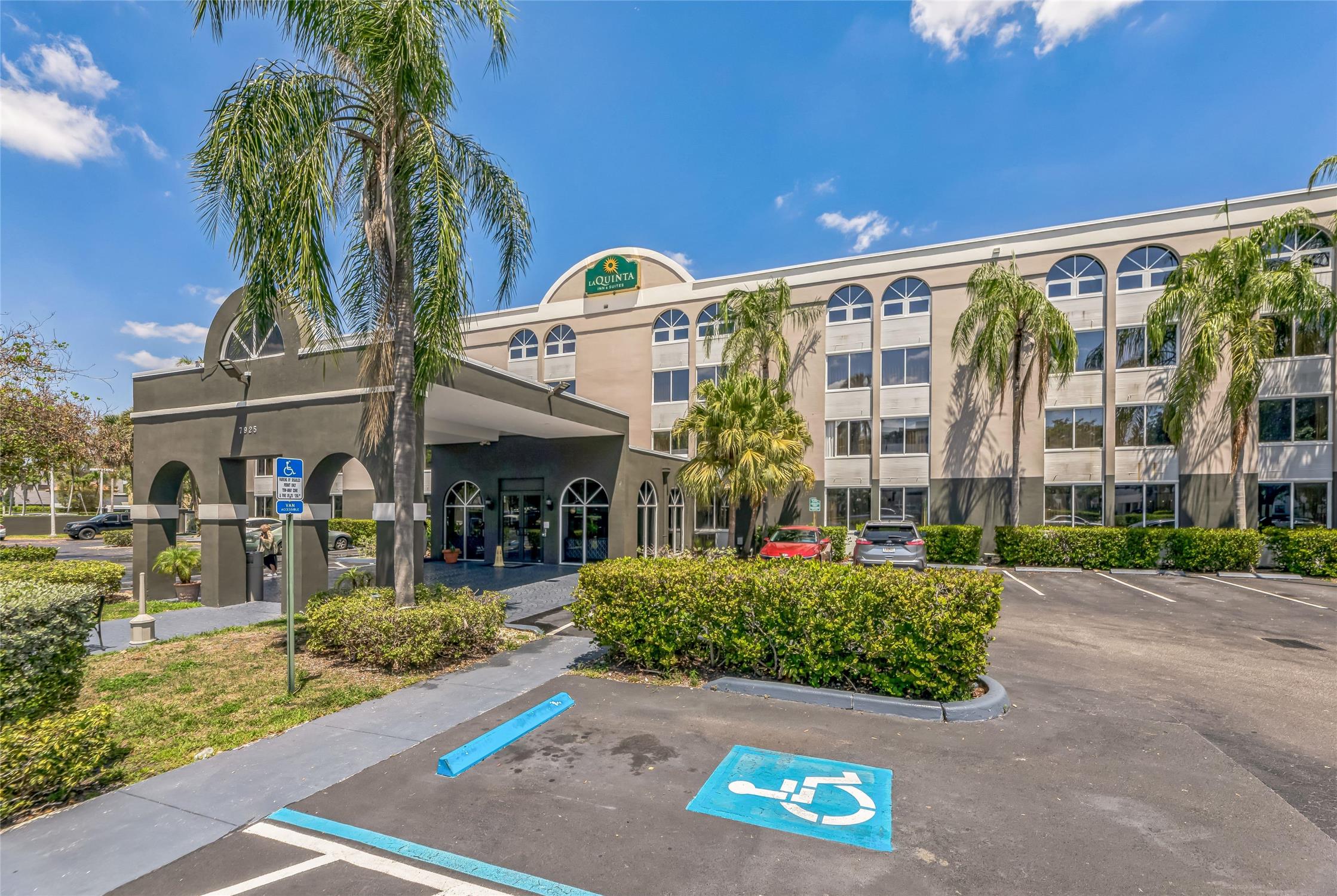 La Quinta Inn and Suites by Wyndham Miami Lakes 41/50
