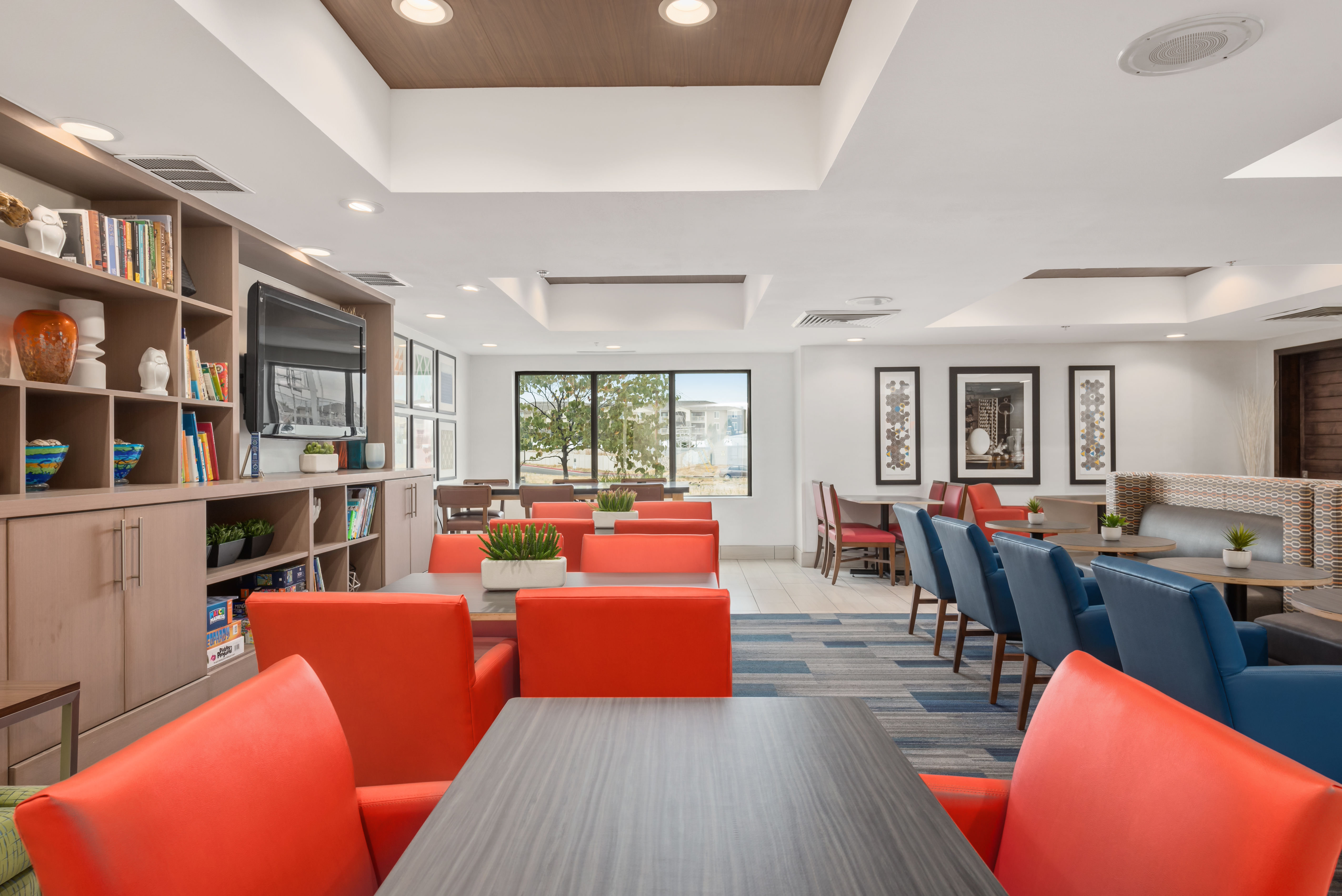Holiday Inn Express & Suites Salt Lake City West Valley 16/28