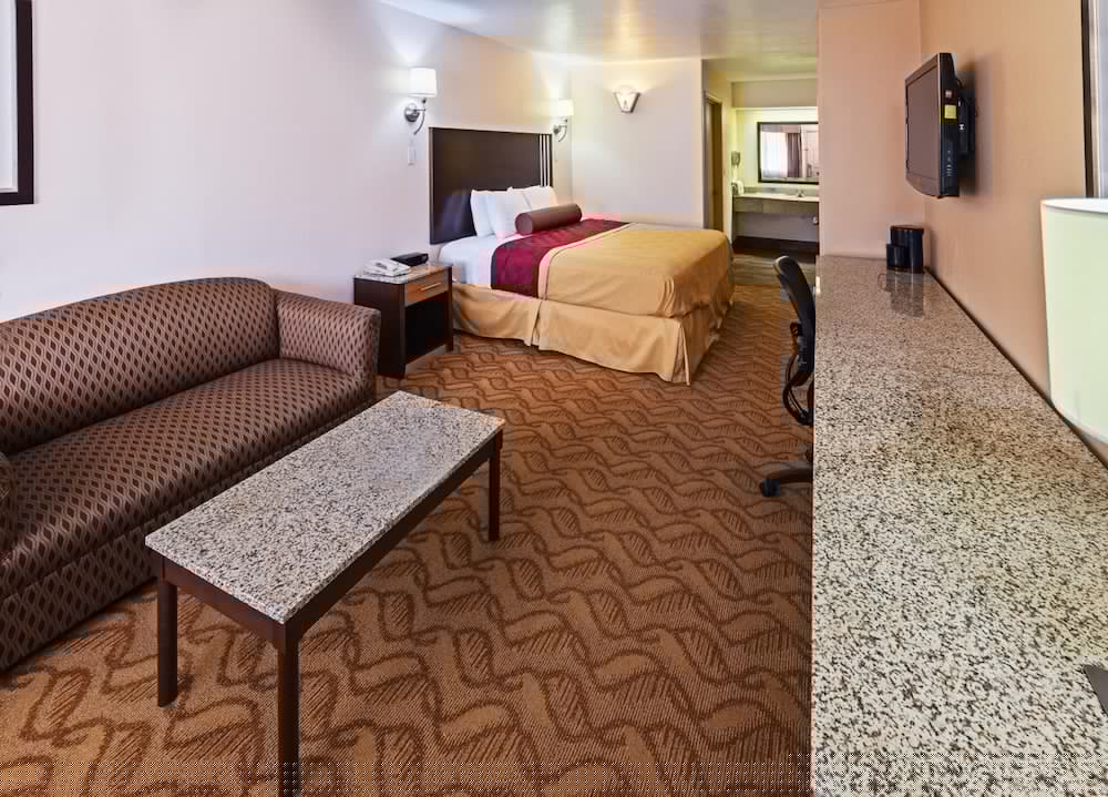 Texas Inn & Suites Raymondville 32/55