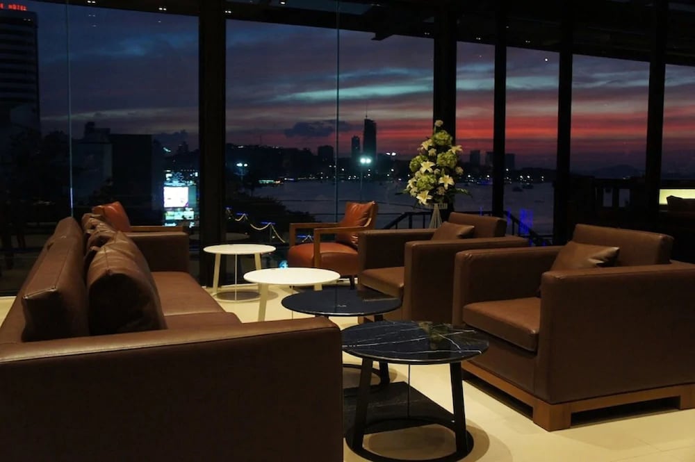 Serenotel Pattaya Beach Front 31/50