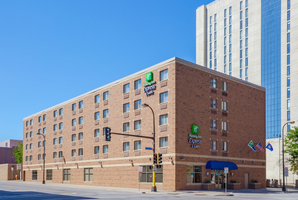 Holiday Inn Express Suites Minneapolis Downtown 1/57