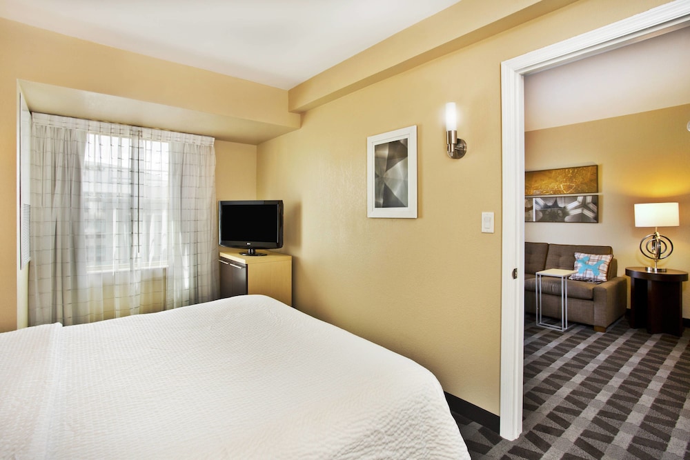 TownePlace Suites Republic Airport Long Island/Farmingdale 9/37