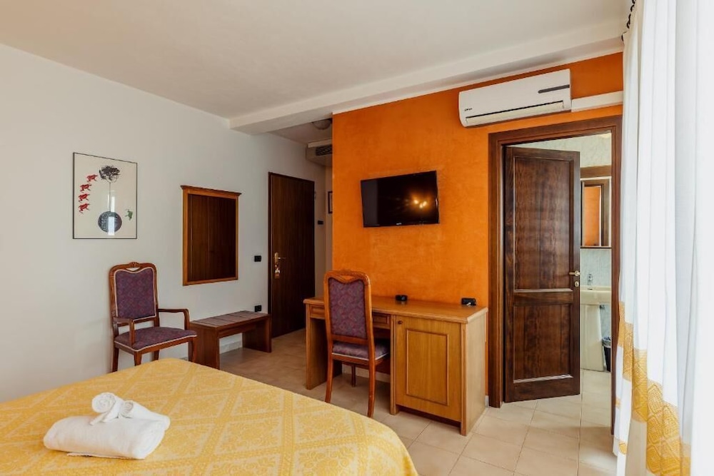 Club Malaspina Hotel and Resort 21/54