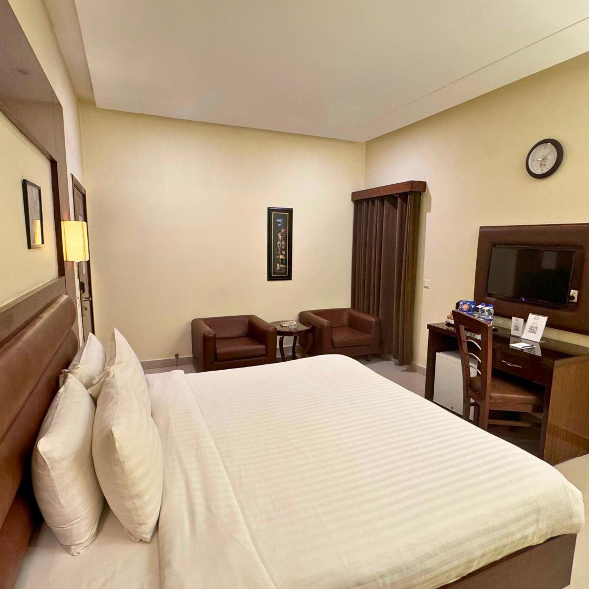 Hotel One Dera Ghazi Khan 8/30