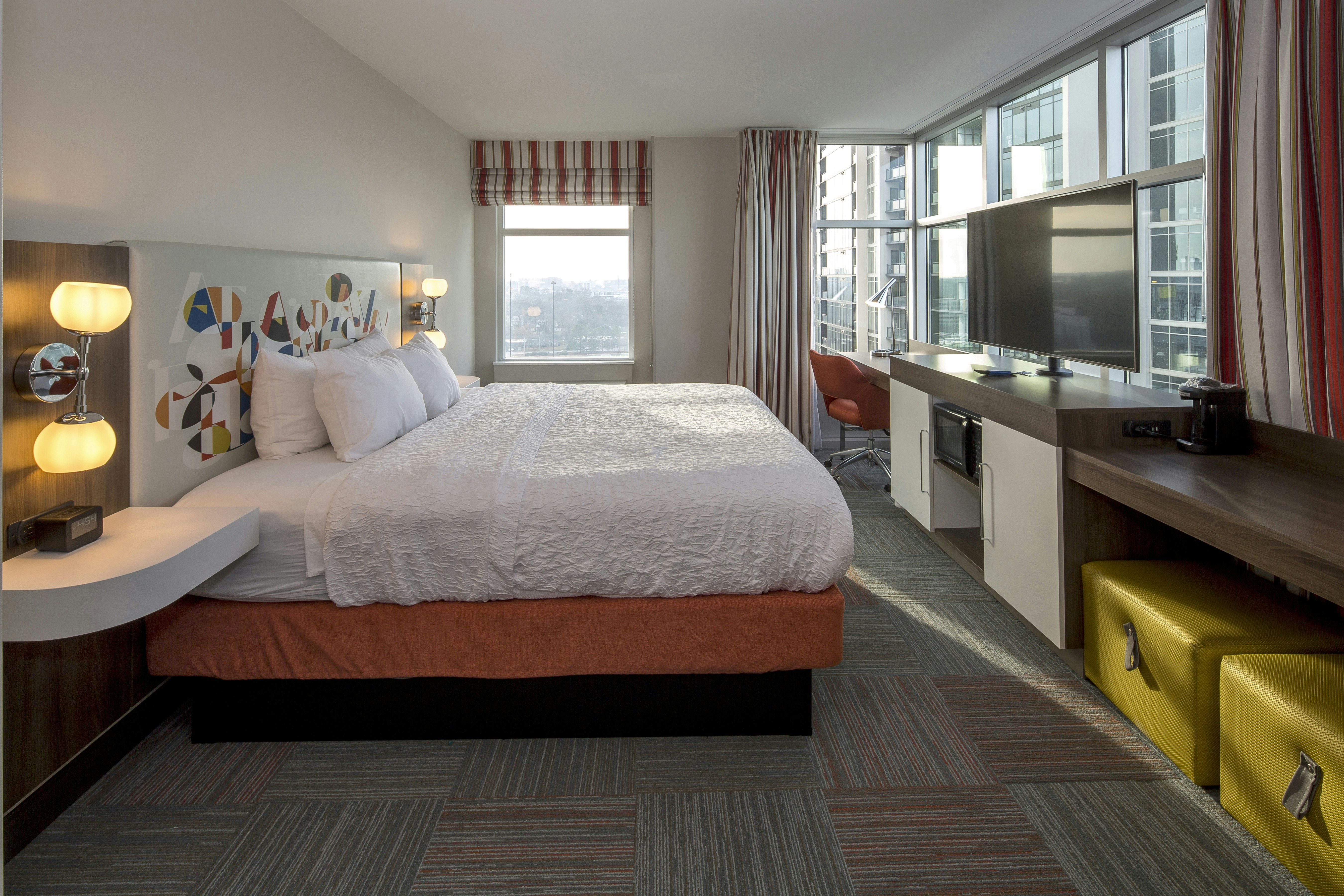 ROOM, KING BED, CORNER, ACCESSIBLE
