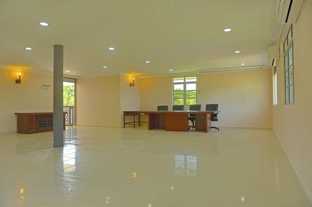 Penarak Bamboo Beach Motel 8/43