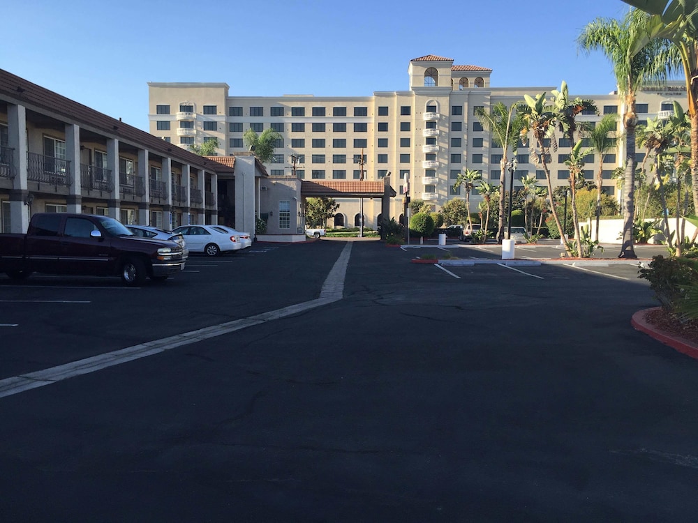 Queens Inn Anaheim 49/57