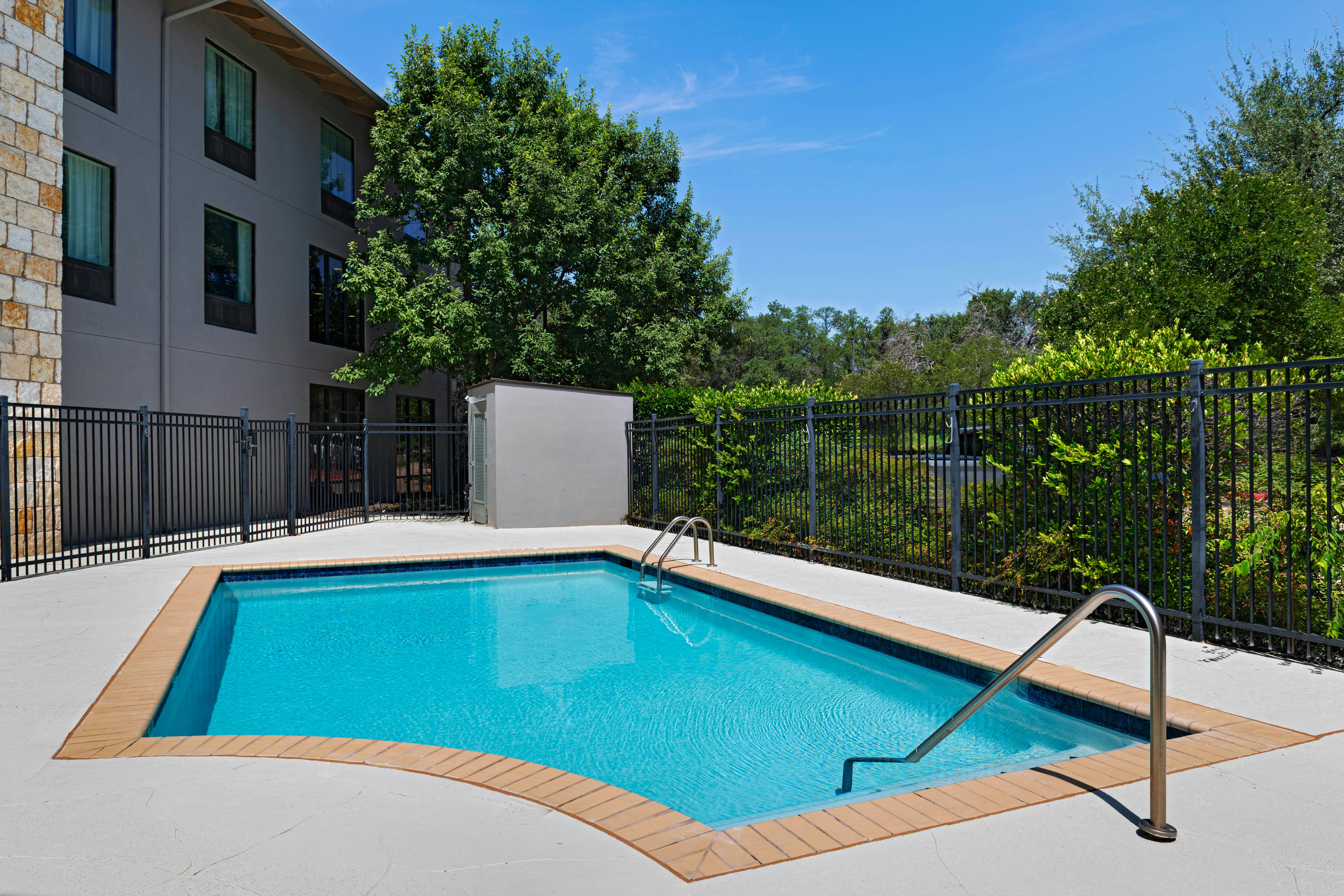 Hampton Inn Suites Austin Lakeway 67/69