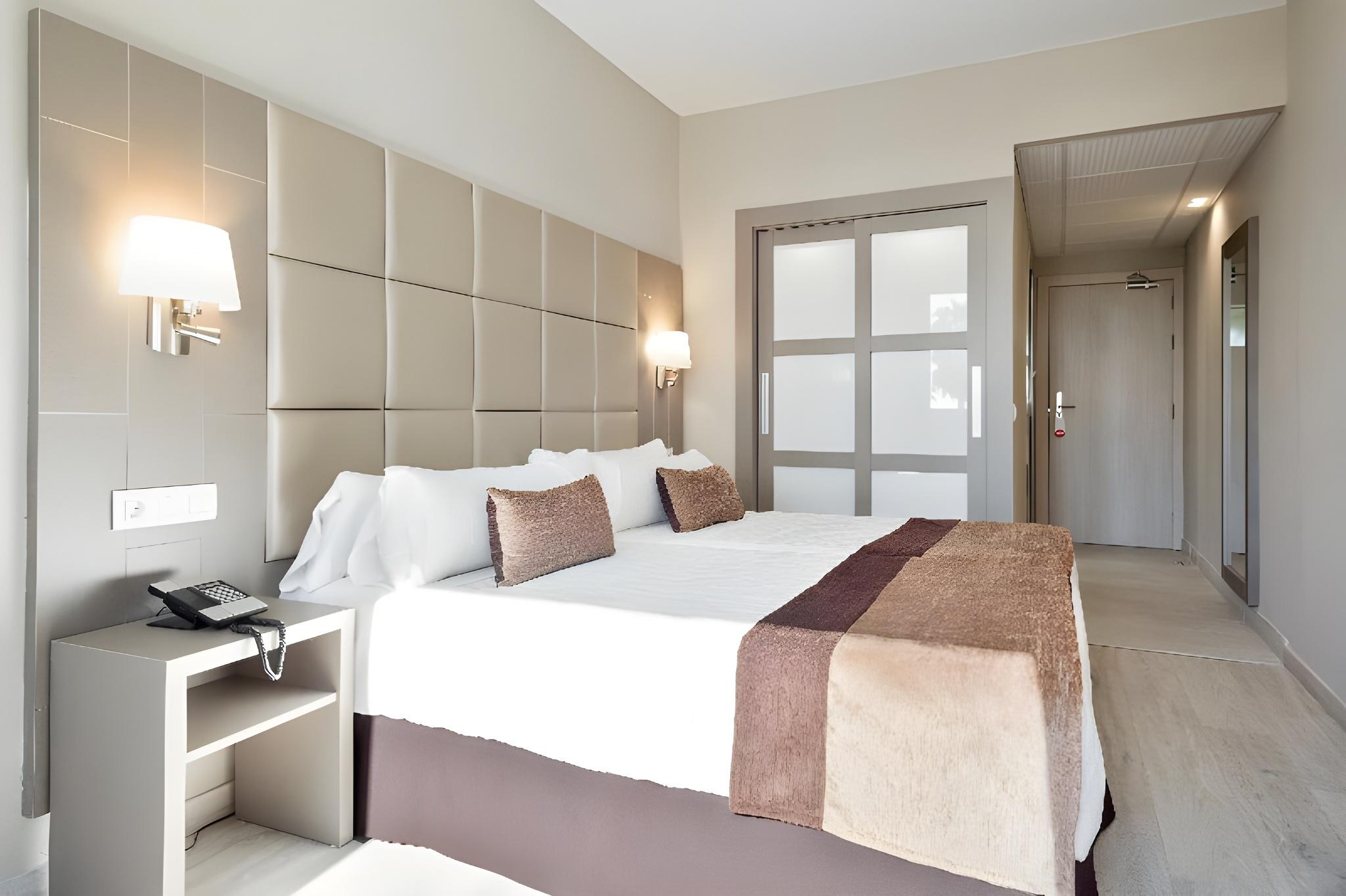 Business, 2 Double Beds, Sea View