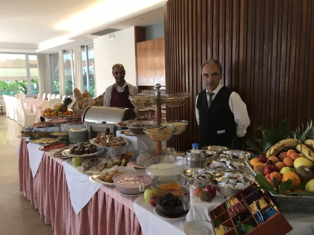 HOTEL BEAU RIVAGE PINETA 40/54
