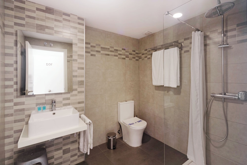Hostal Anna Benidorm 27/34