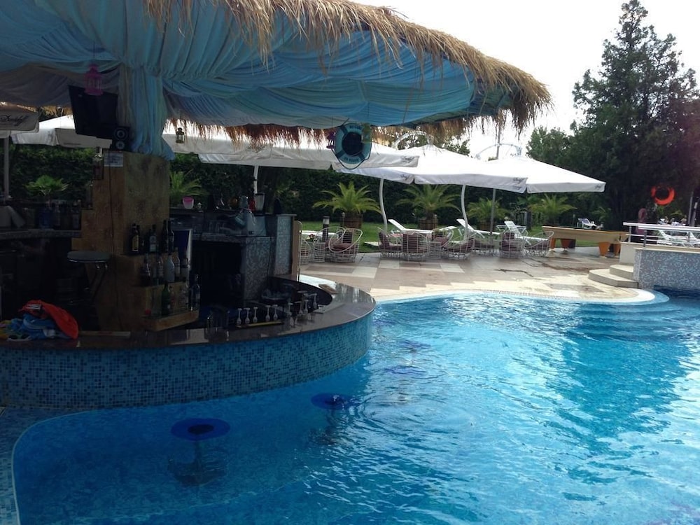 Flamingo Hotel 22/23