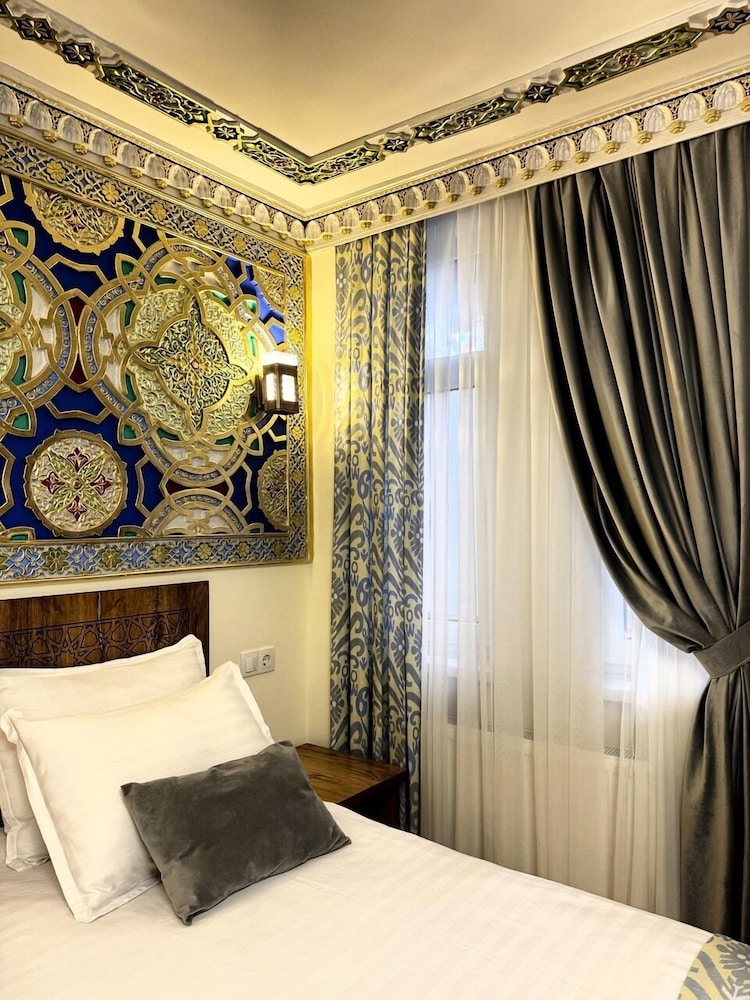 Bobosh Hotel 15/50
