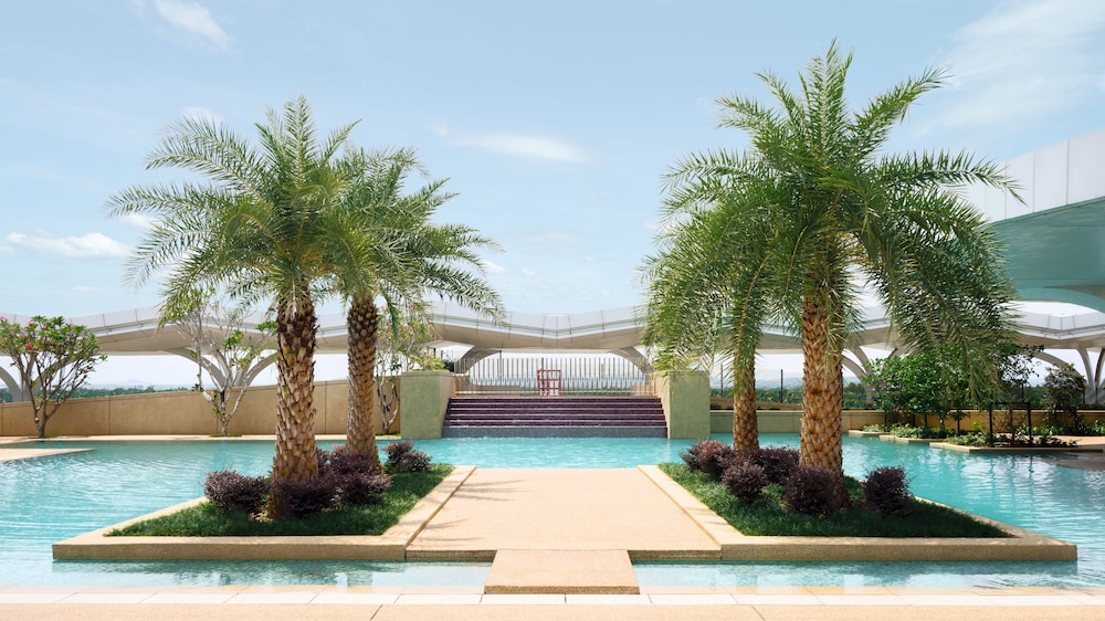 Movenpick Hotel & Convention Centre KLIA 3/63
