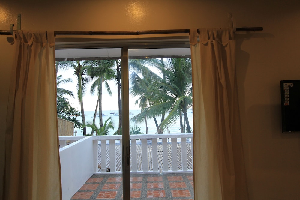 THE ROSE PIKE AT BORACAY 50/50