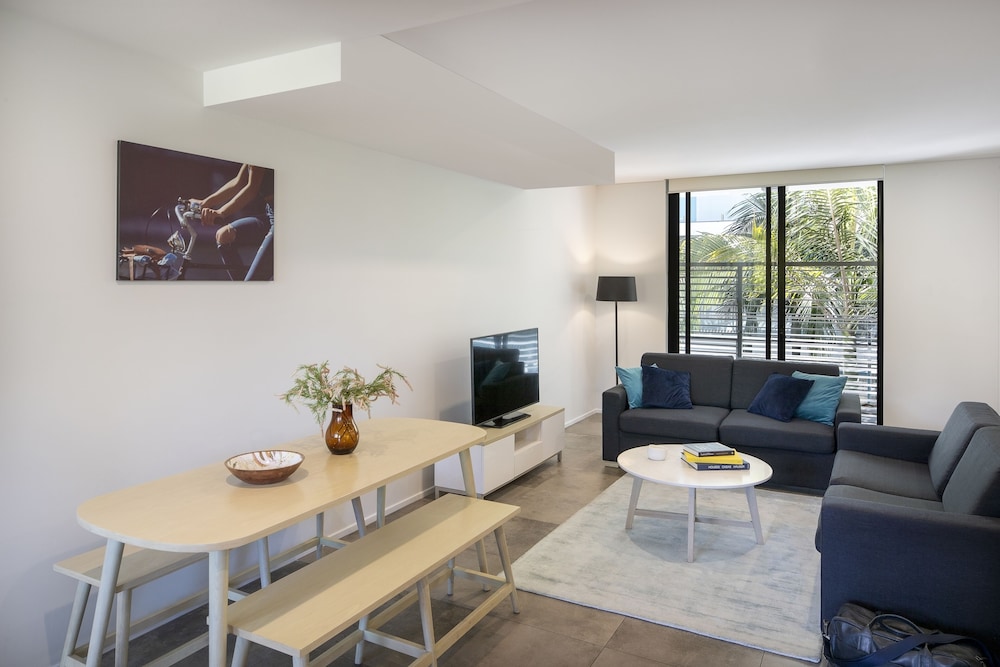 VERIU SUITES CAMPERDOWN 39/54