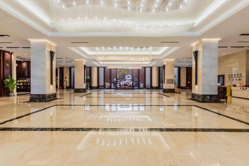 Liaoning Friendship Hotel 8/70