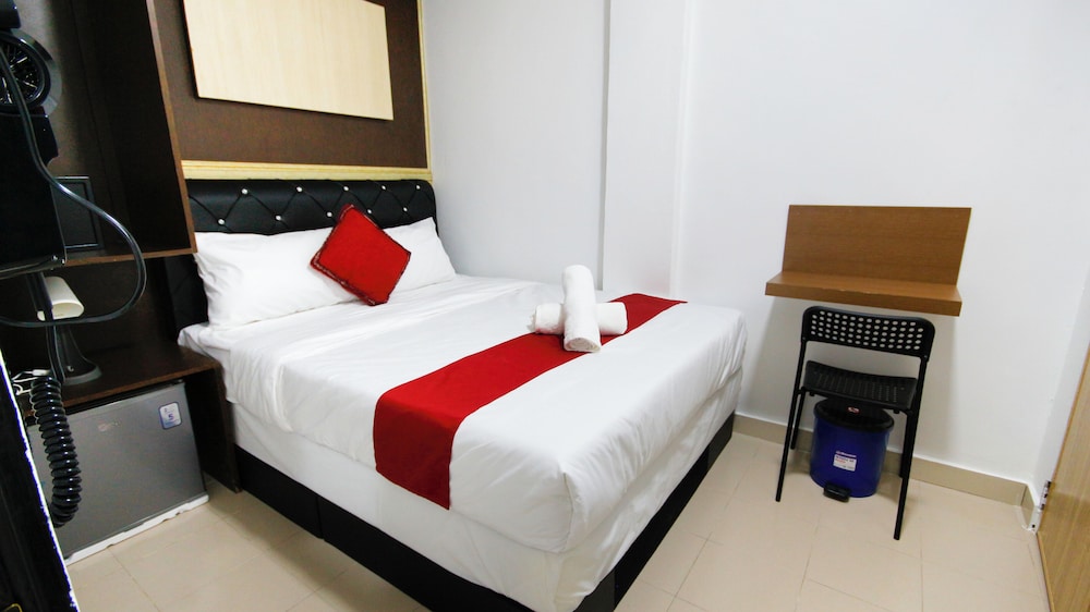غرفة قياسية بسرير كوين، Red Velvet Inn Hotel 5/9