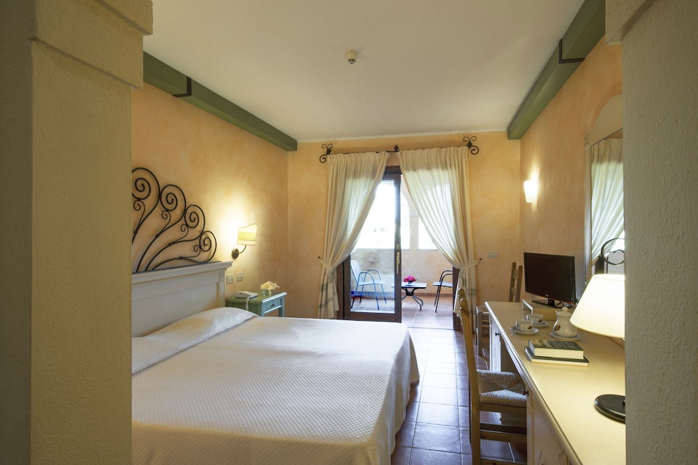 Lantana Resort Hotel and Apartments 23/68
