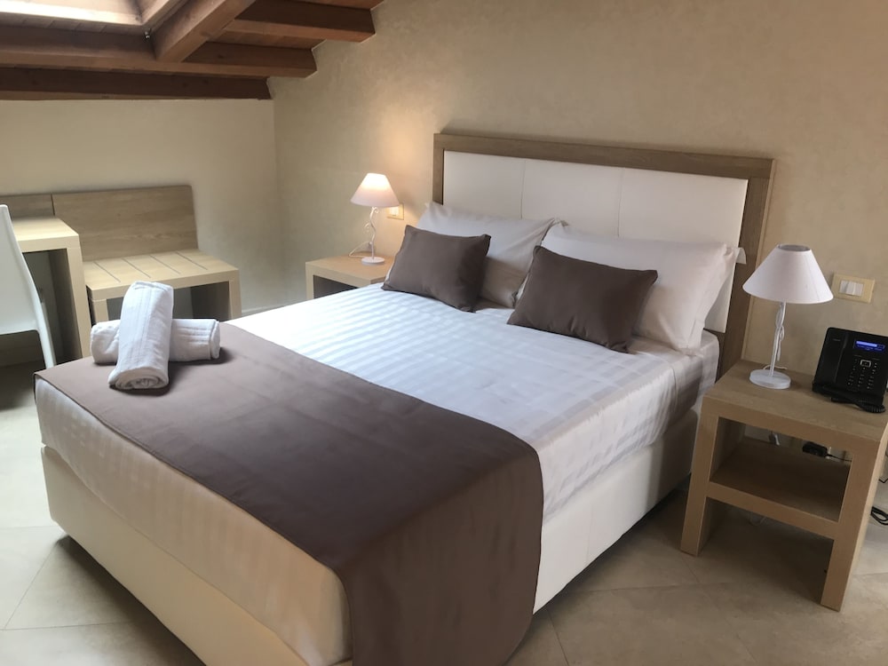 La Serenissima Hotel 12/44