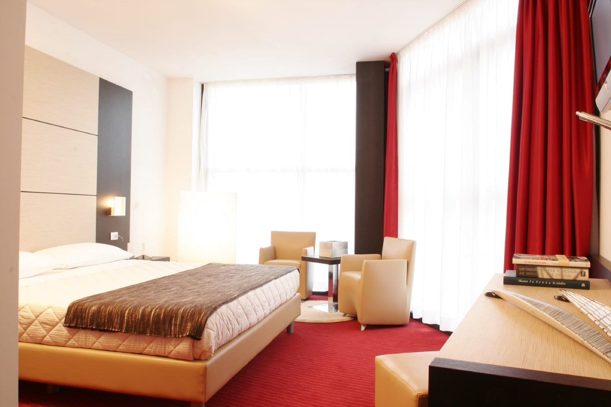 SUPERIOR, KING BED