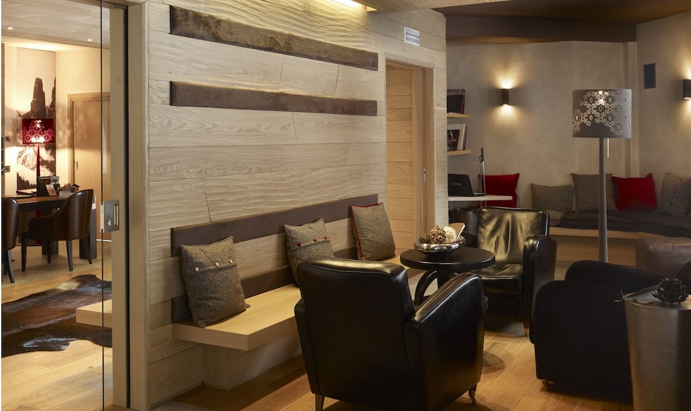 DV Chalet Boutique Hotel and Spa 11/18