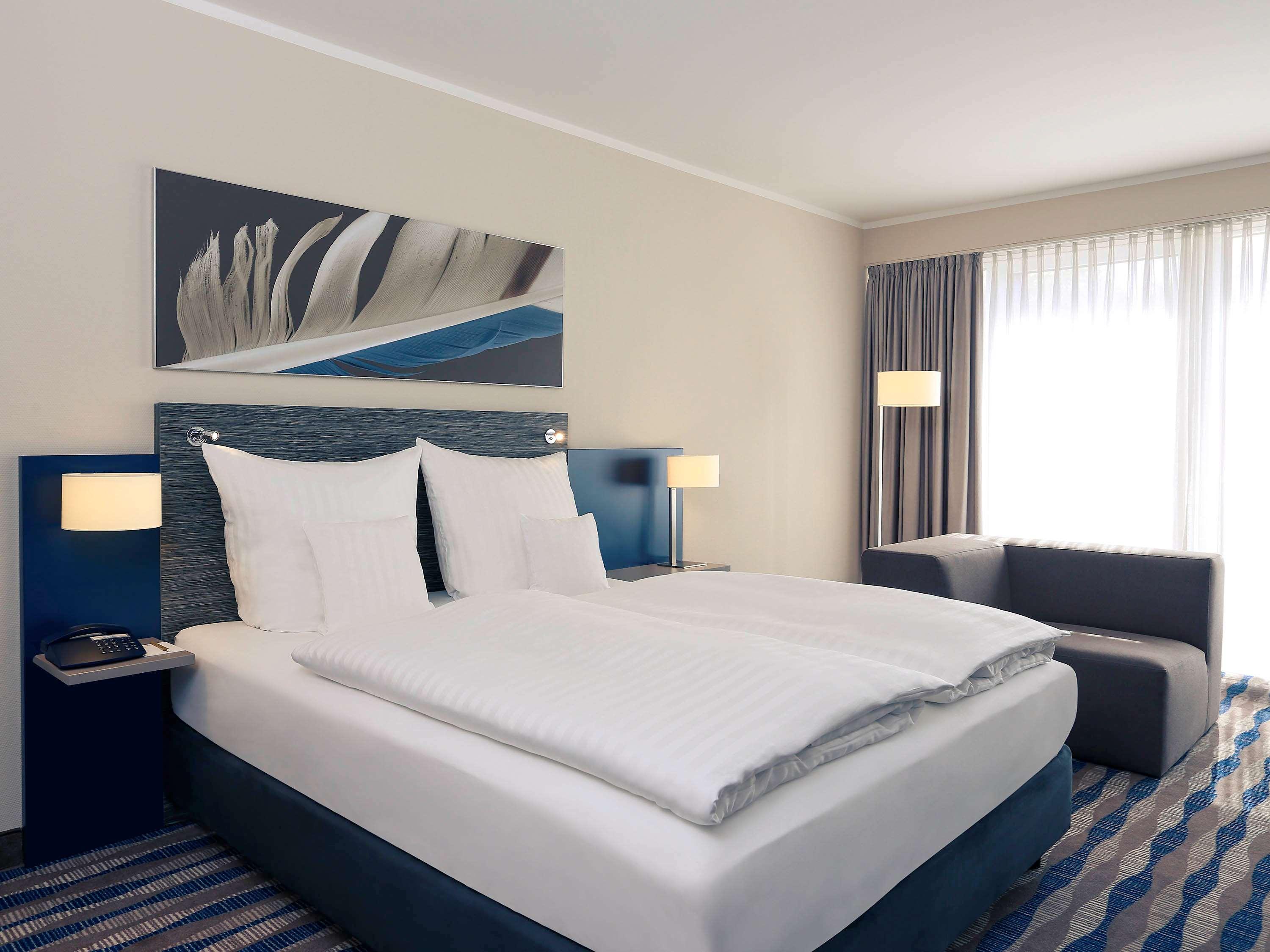 STANDARD, QUEEN BED