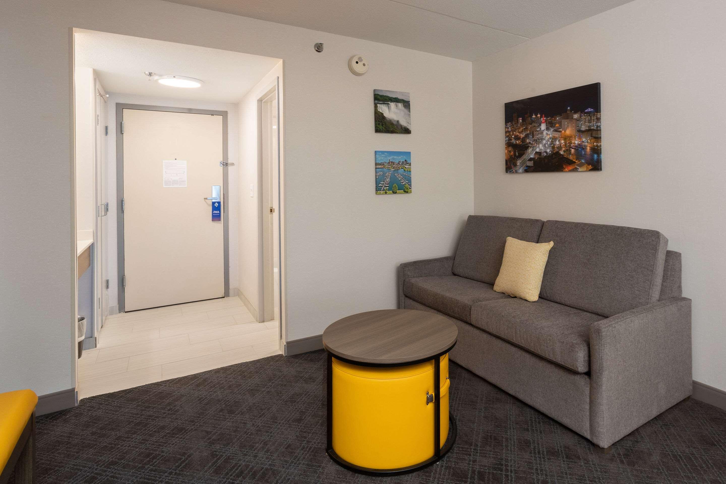 Comfort Inn & Suites Buffalo Airport 39/55