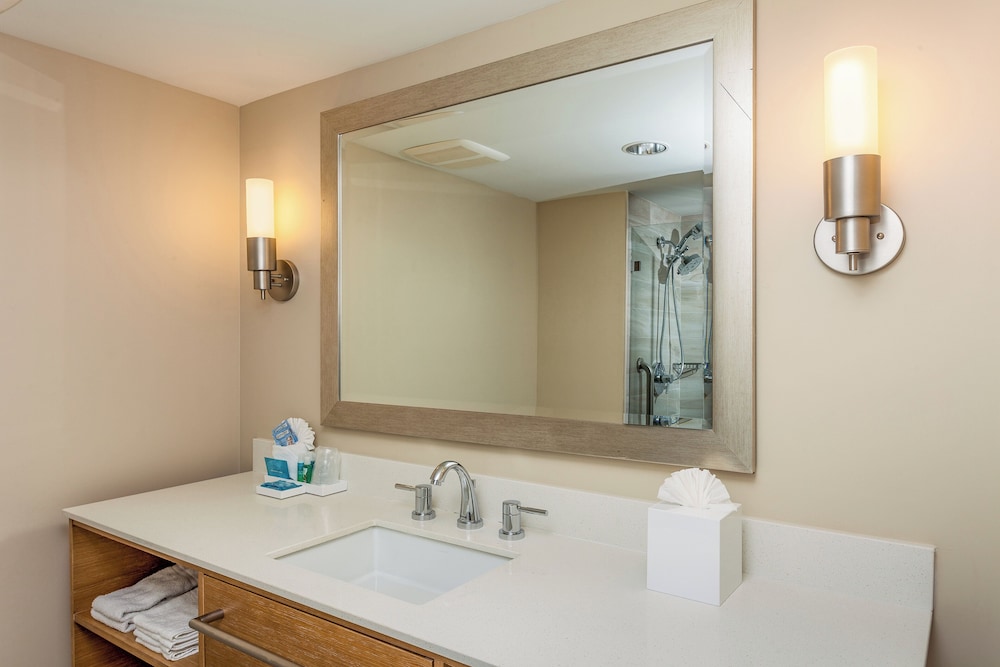 جناح بسرير كينج مع أريكة، Holiday Inn Express and Suites La Jolla - Windansea Beach 2/2