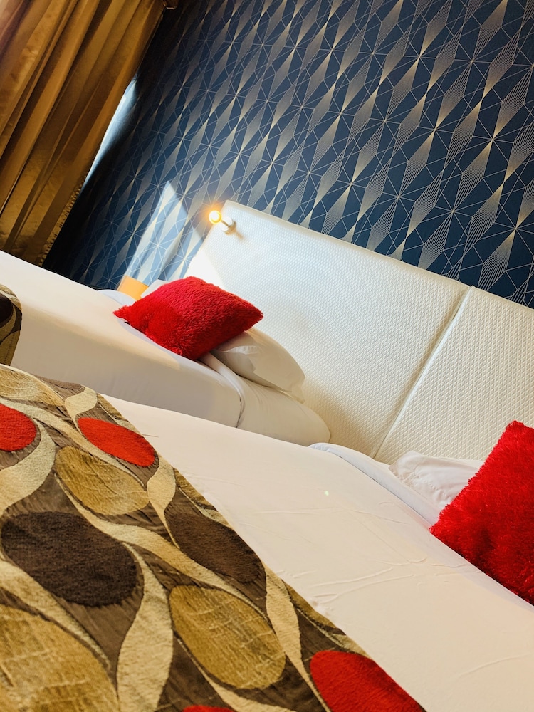 Grand Hotel de Nimes 36/81