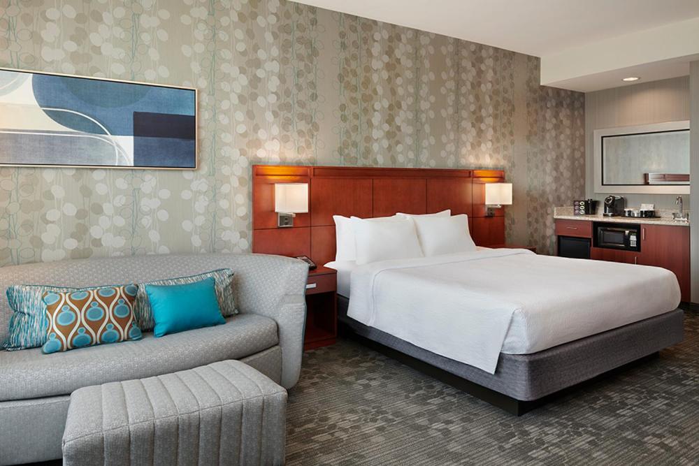Studio, Suite, Queen Bed, City View, Sofa, Next to Elevator