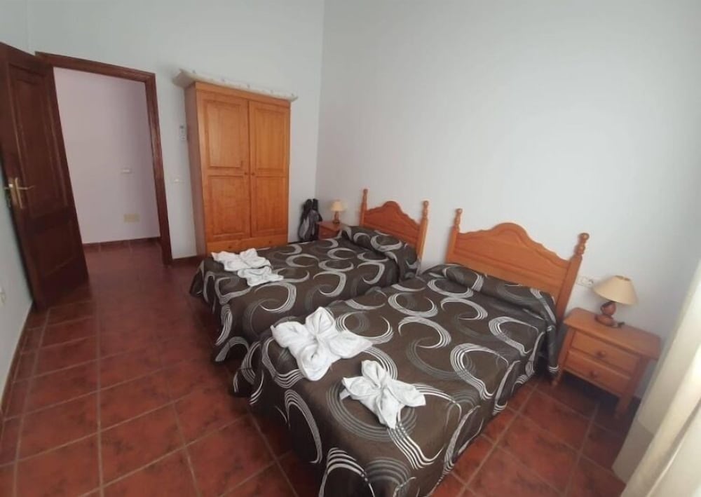 CASAS RURALES AMPARO LAS HAYAS 18/49
