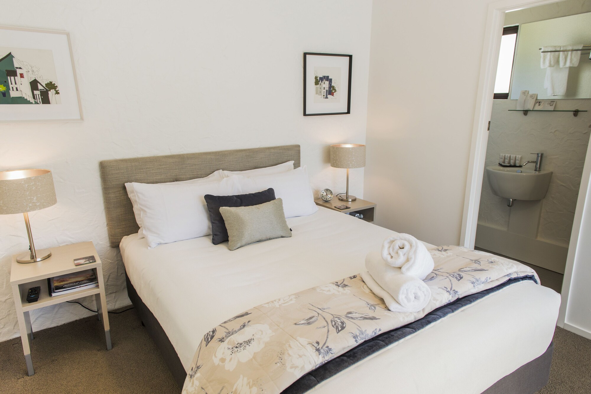 COMPACT, STUDIO, QUEEN BED