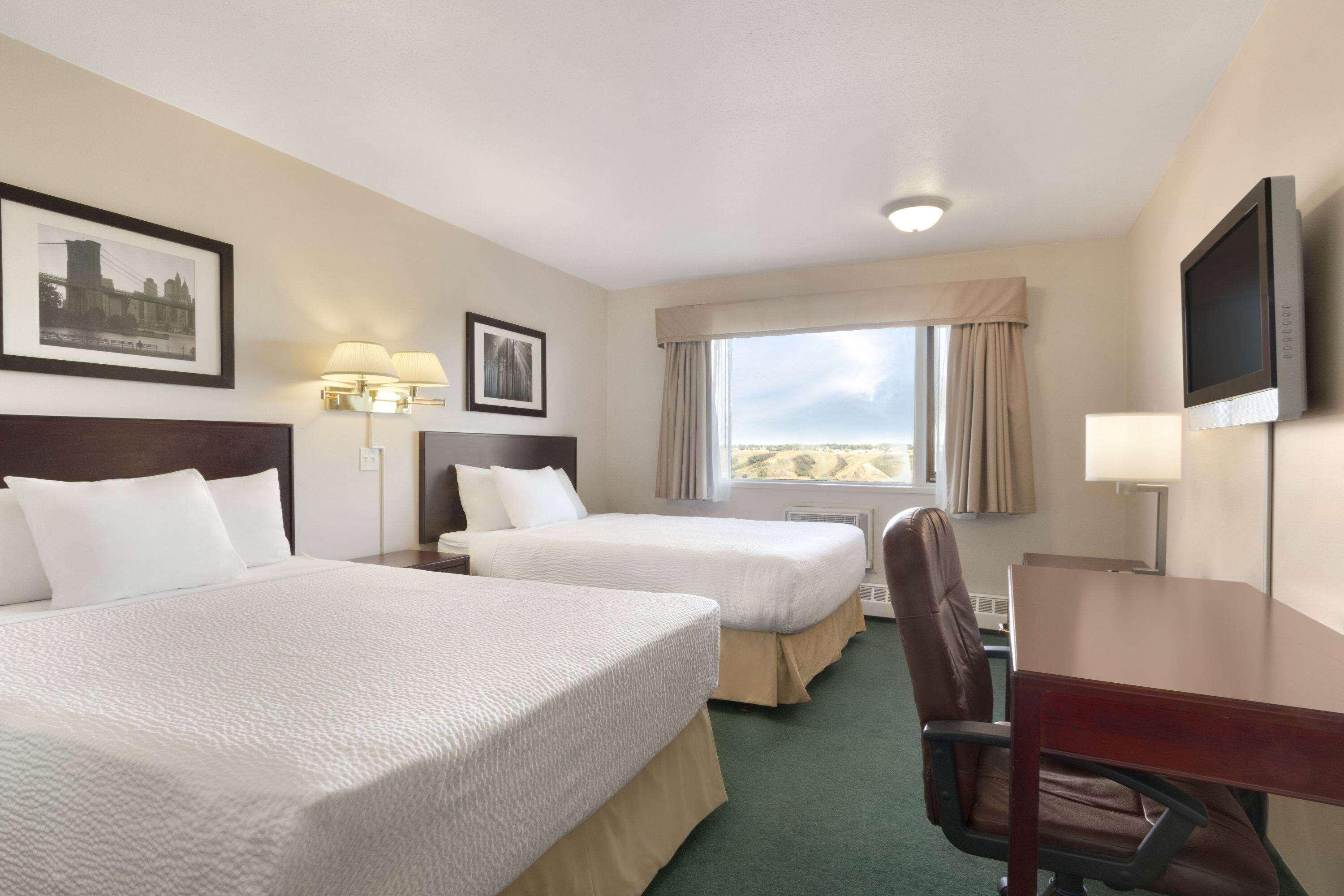 Room, 2 Queen Beds, Valley View
