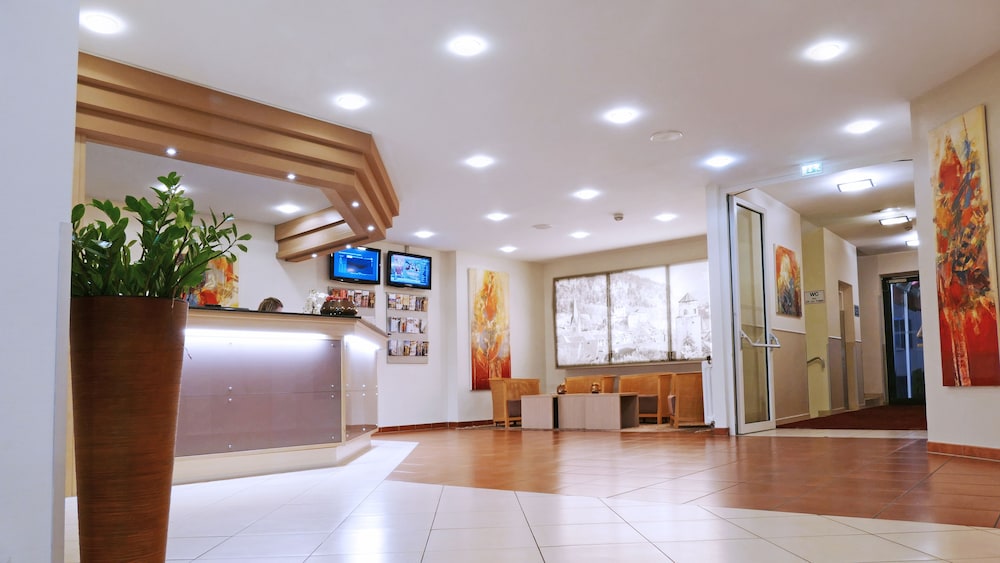 CENTRAL LOWEN 4/25