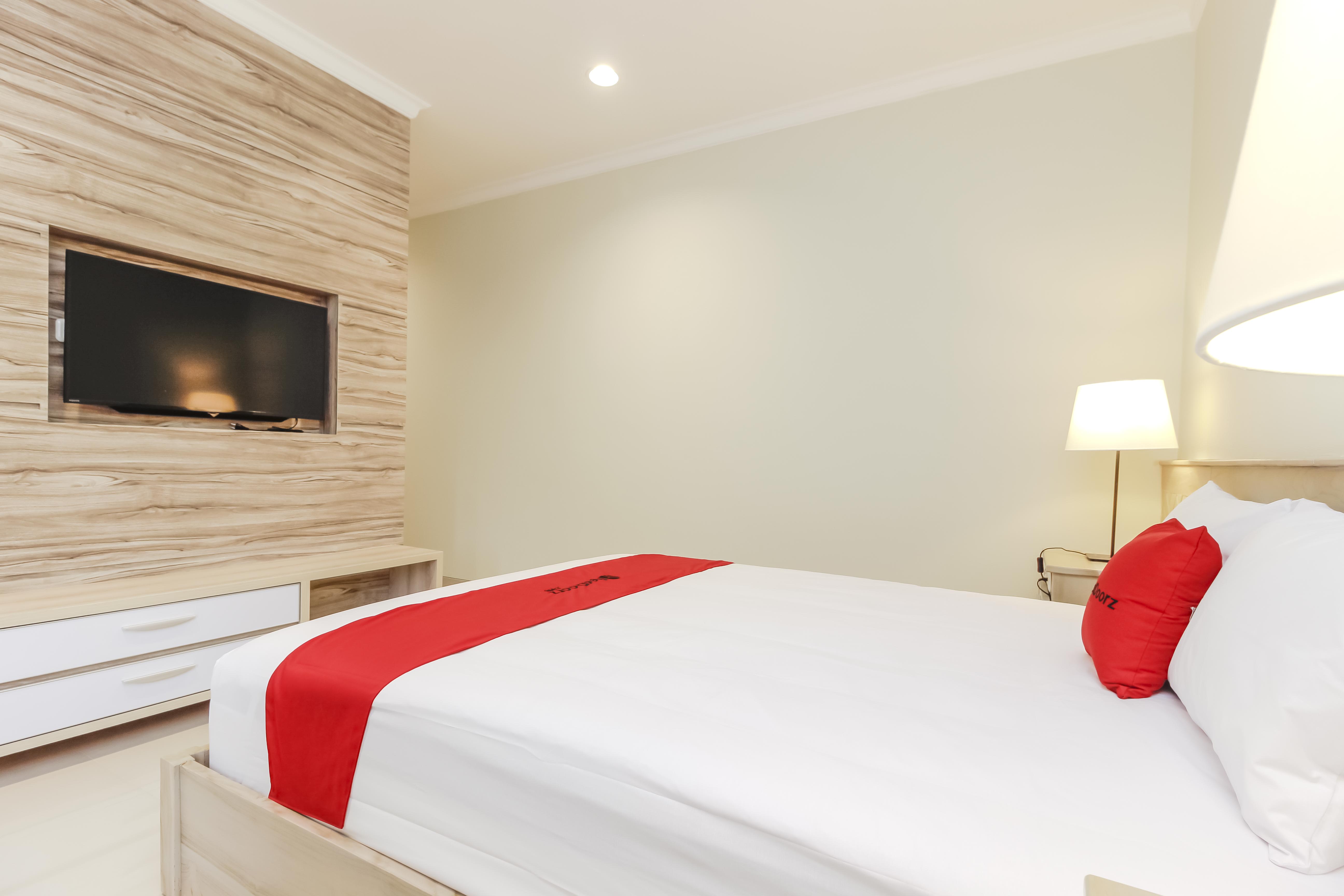 Reddoorz Premium Near Ragunan Zoo 2 15/27