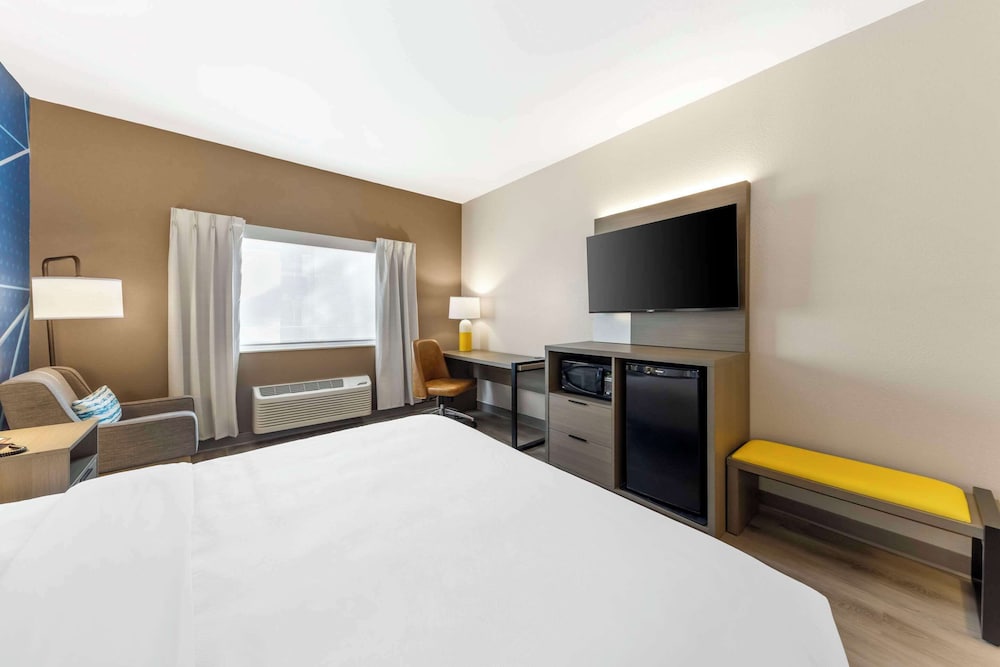 ROOM, KING BED, ACCESSIBLE