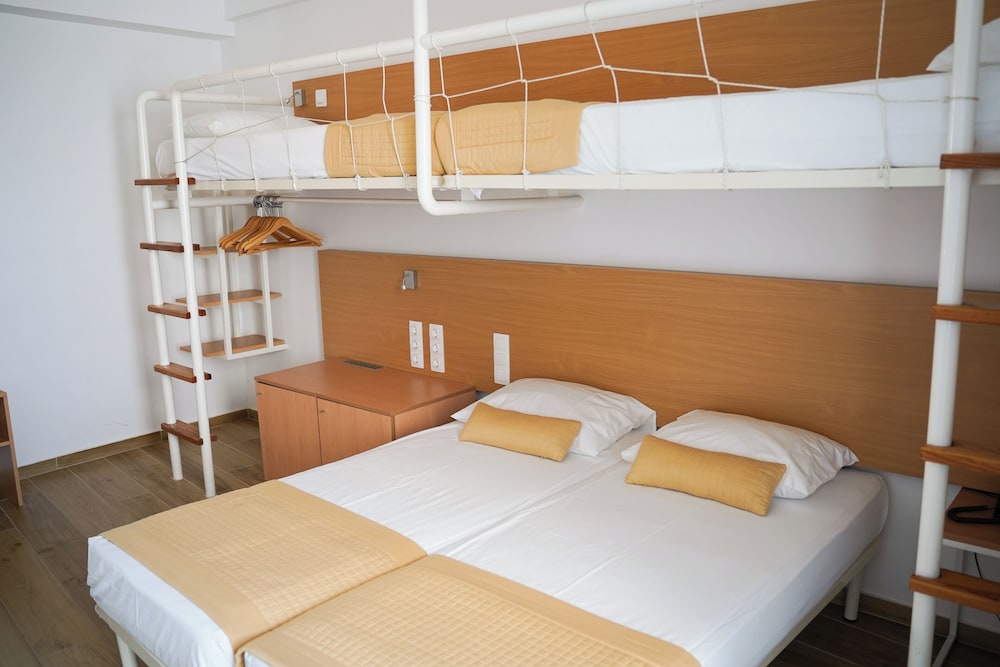Hotel Sissy Kamena Vourla 13/50