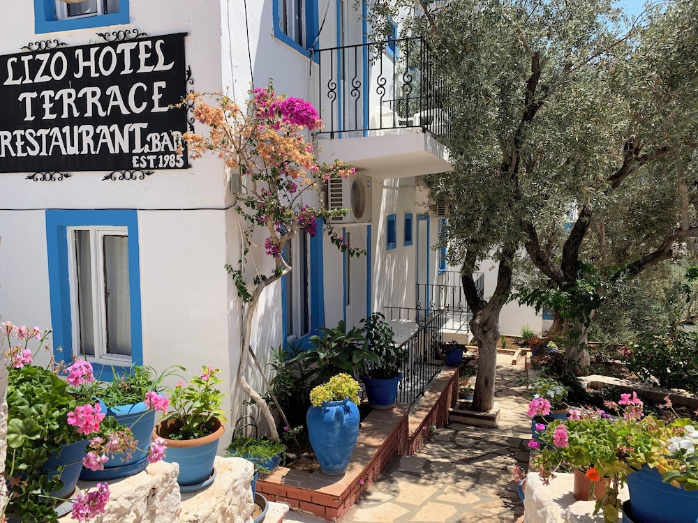 Lizo Hotel 25/38