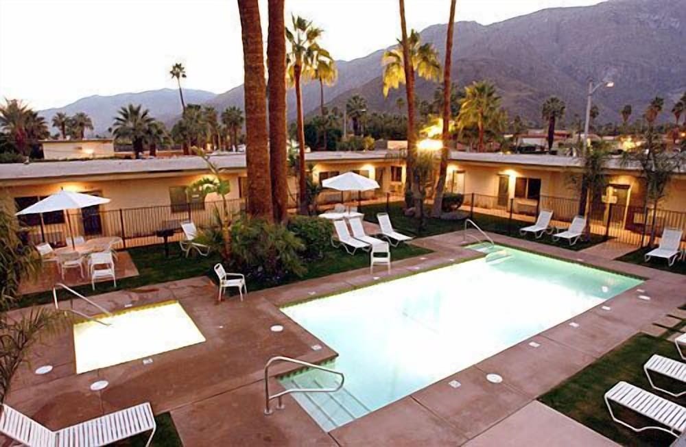 7 Springs Inn Suites 55/60
