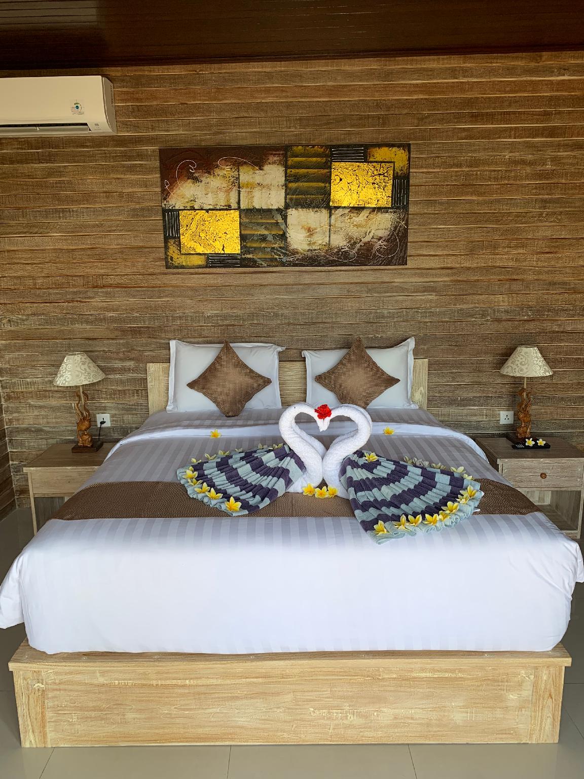 DELUXE, DOUBLE BED
