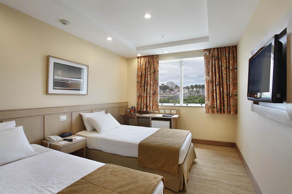 Superior, Twin Beds, Street View