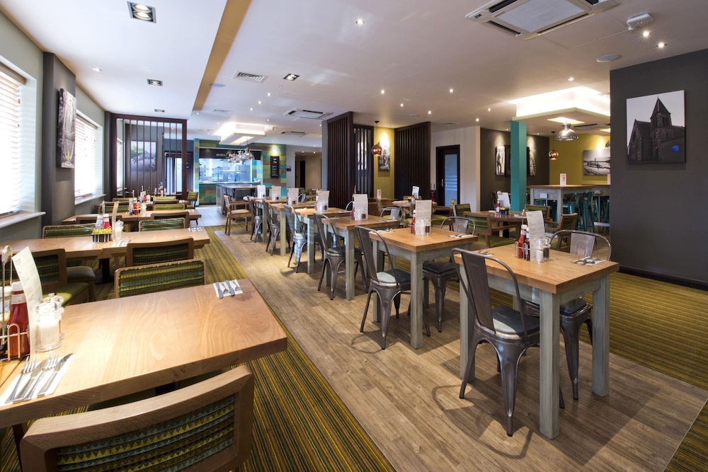 Premier Inn Glasgow Braehead 29/41