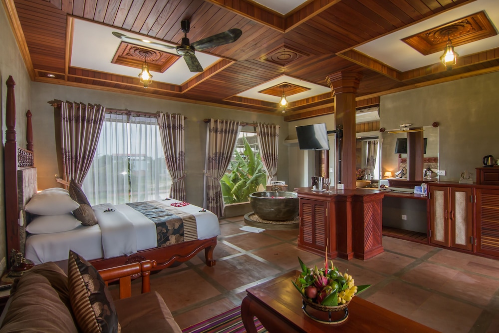 MODEL ANGKOR RESORT AND RESIDENCE 30/50